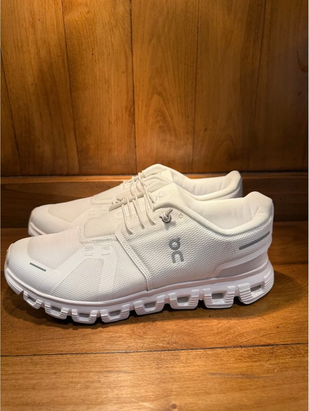 New On Cloud 6 White Running Men's Shoes Size 8.5 or Women's 10